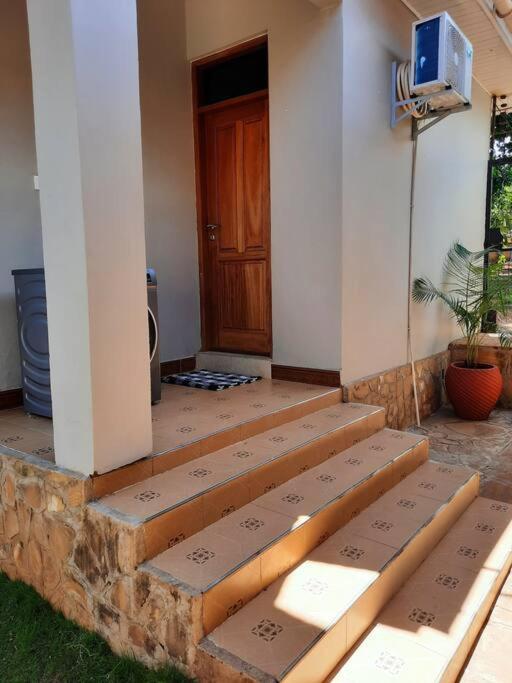 Ellyz Home Stay Moshi Bagian luar foto