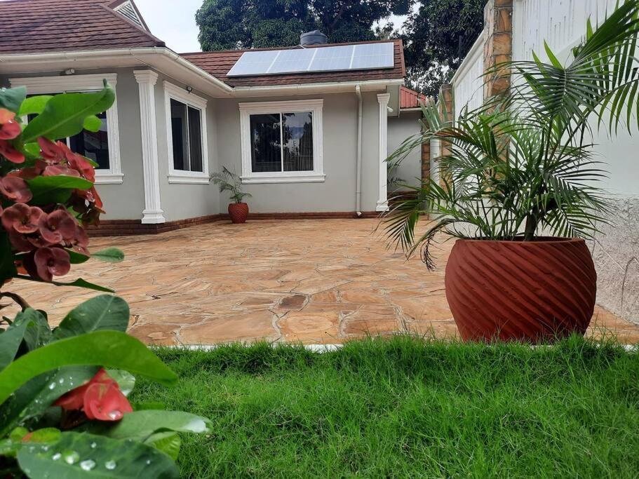 Ellyz Home Stay Moshi Bagian luar foto